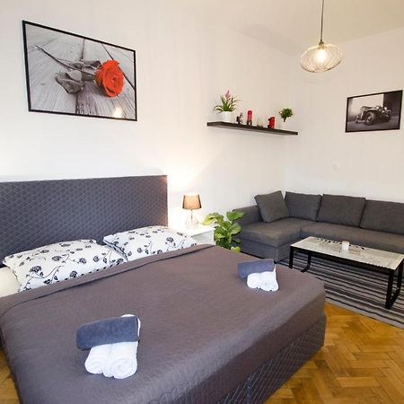 Exlusive Apartment Paris Style Prag Exterior foto